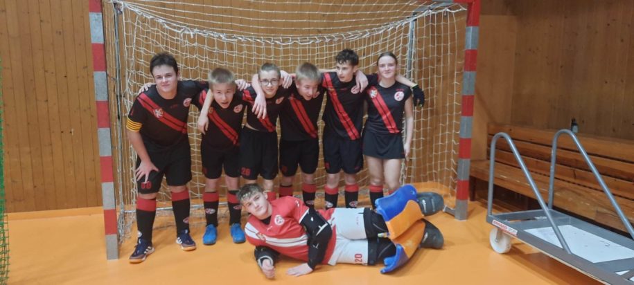 U15 žáci – „A“ postupuje do finálové skupiny bez porážky a zahraje si o medaile. „B“ v nadstavbě o konečné umístění