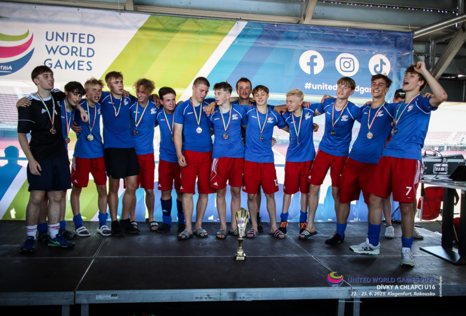 Naši borci s lvíčkem na prsou ovládli UWG Klagenfurt 2023. Společně s děvčaty berou vítězný double