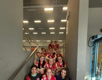 Tým dívek U18 po vánoční pauze s vítěznou tečkou základní části extraligy