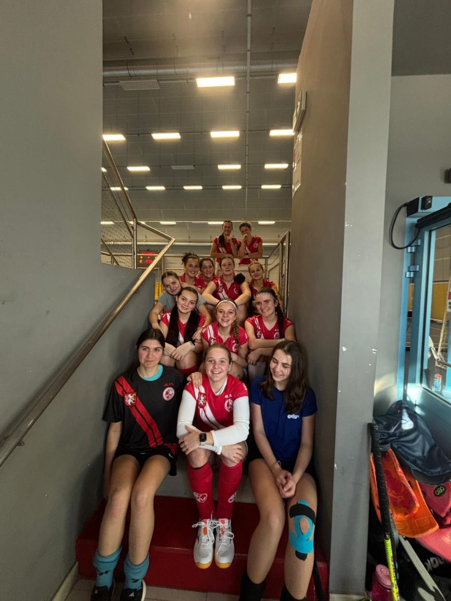 Tým dívek U18 po vánoční pauze s vítěznou tečkou základní části extraligy